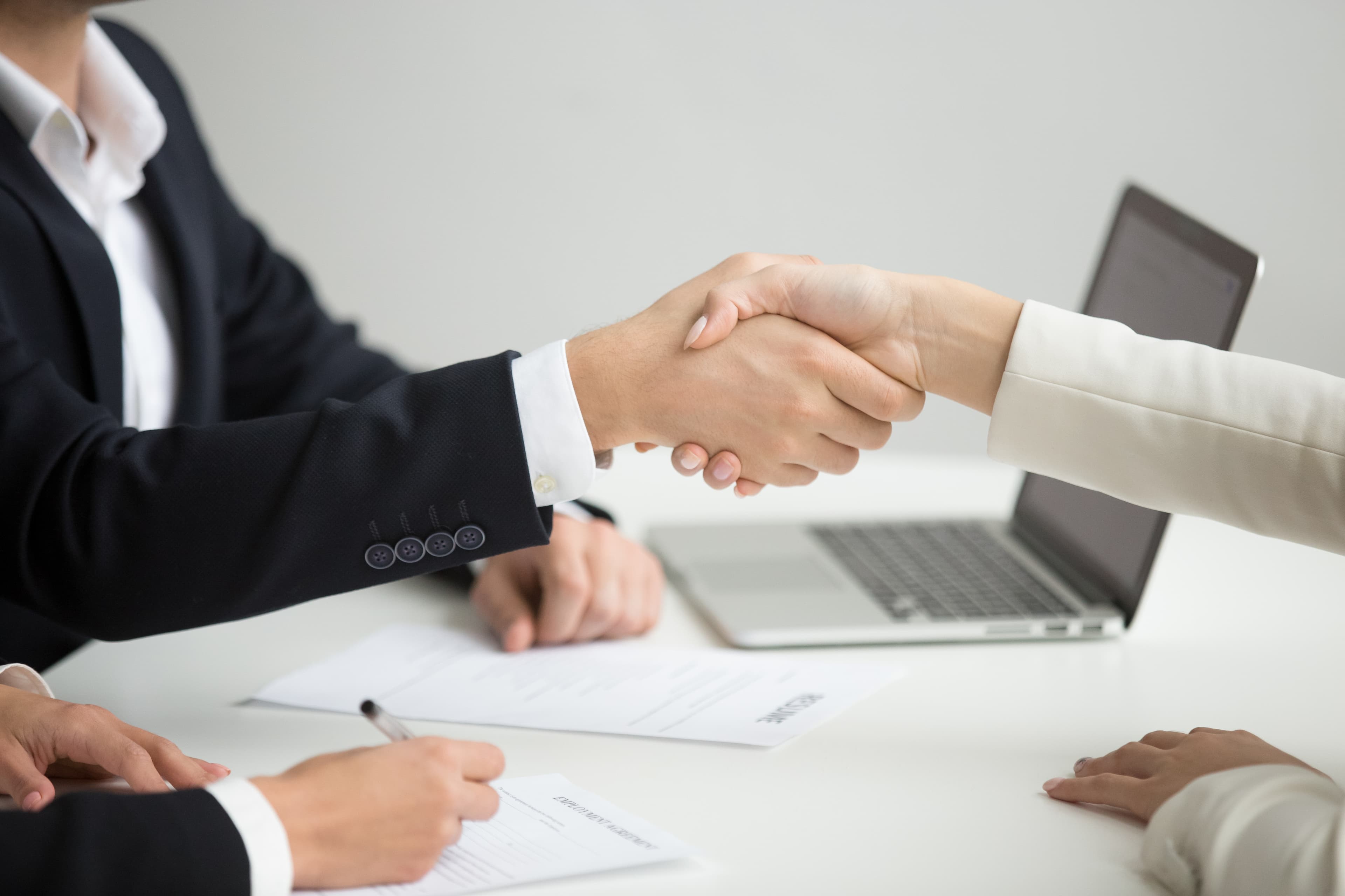 handshake between a candidate and a recruiter
